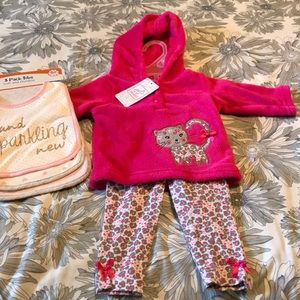 3/6 month top and leggings with 3pack of bibs
